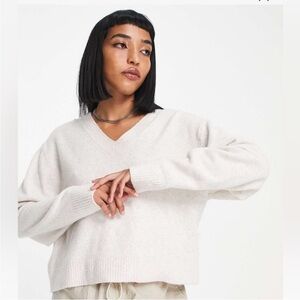 ASOS WEEKDAY ELLEN V-NECK SWEATER
